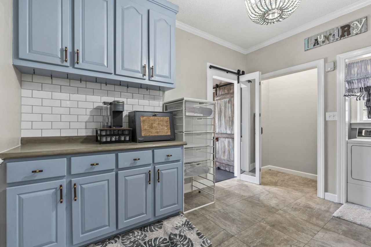 6125 R C Sarvis Ln. Photo 21