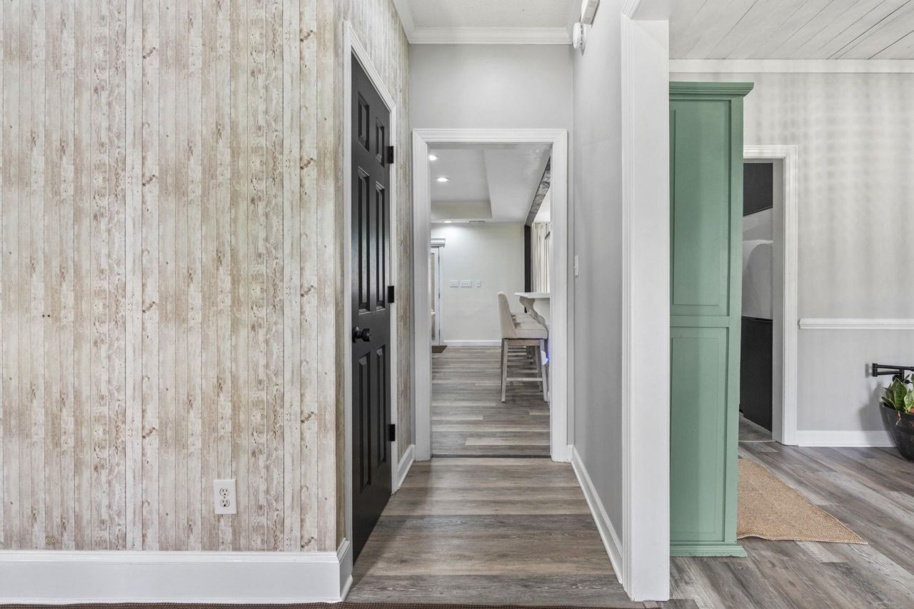 6125 R C Sarvis Ln. Photo 4