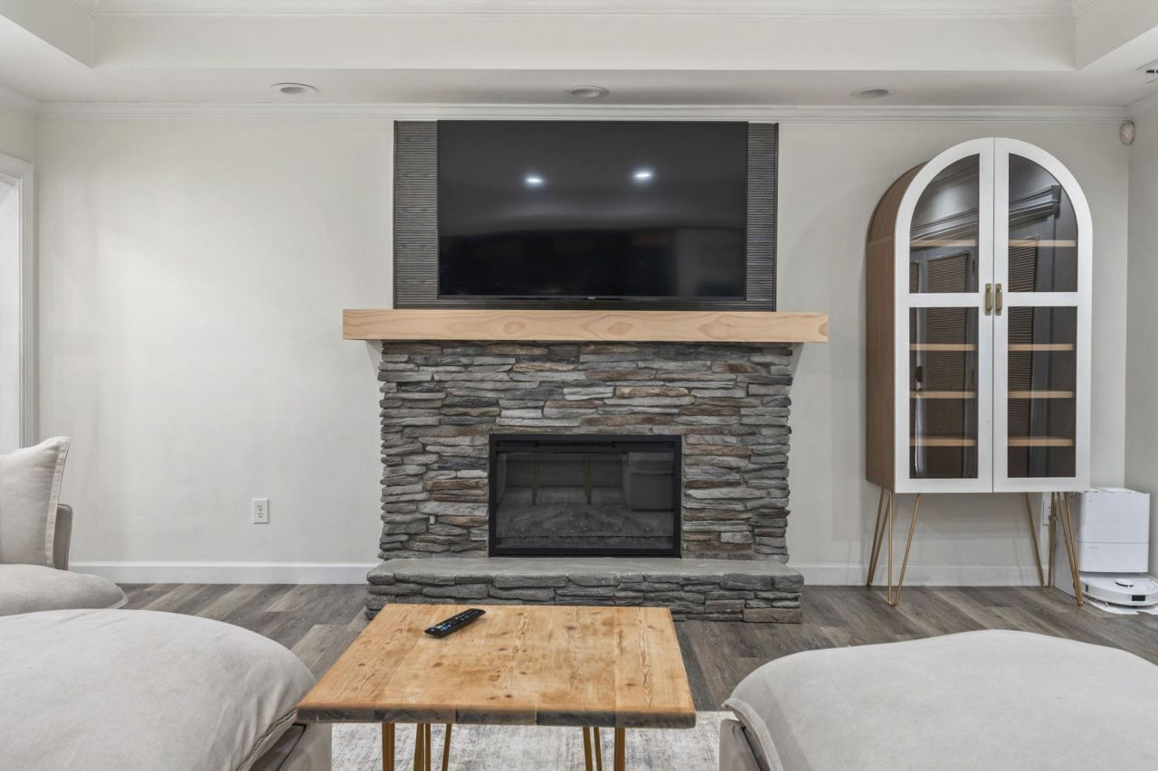 6125 R C Sarvis Ln. Photo 7