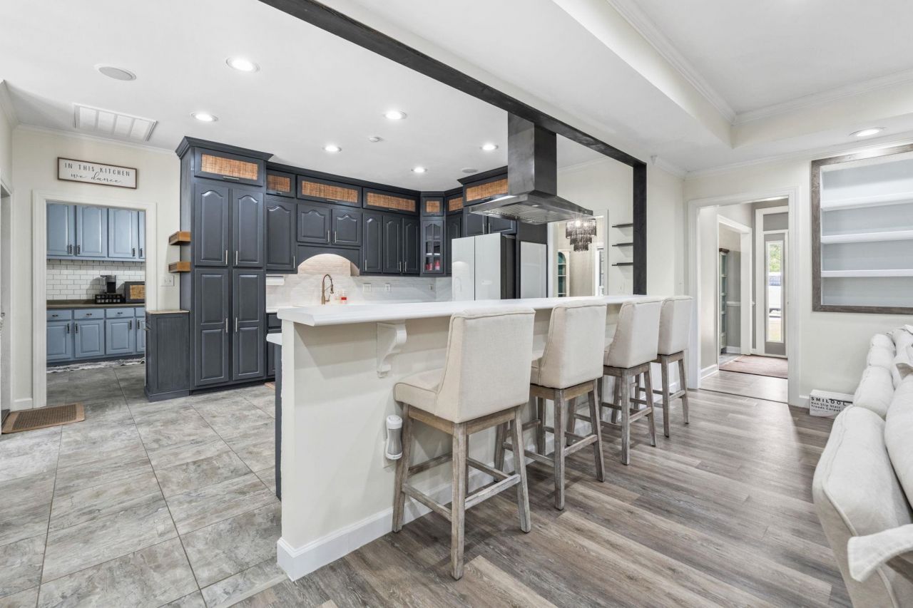 6125 R C Sarvis Ln. Photo 8