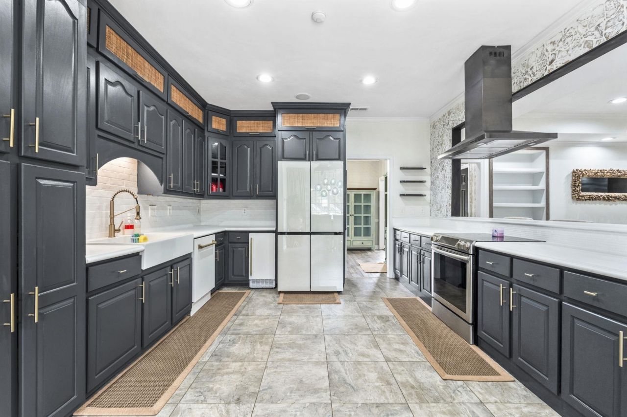 6125 R C Sarvis Ln. Photo 9