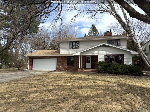 1090 Valley View Drive, Vermillion, SD 57069