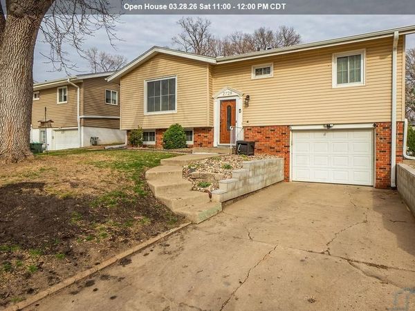 2728 So. Paxton, Sioux City, IA 51106