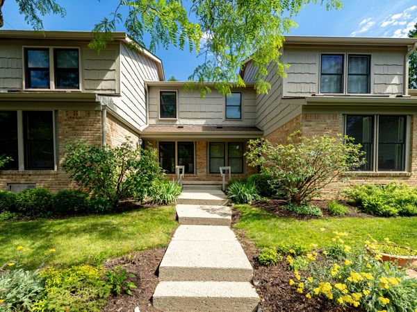 2254 Rivenoak Court, Unit 61, Ann Arbor, MI 48103