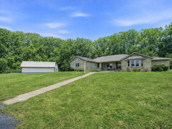 467 N 211 E, Valparaiso, IN 46383