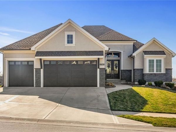 5765 NW Barn Hill Road, Parkville, MO 64152