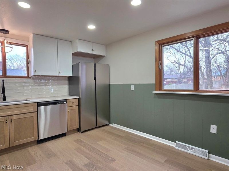 1324 Mapleview Drive, Seven Hills, OH 44131 Photo 2