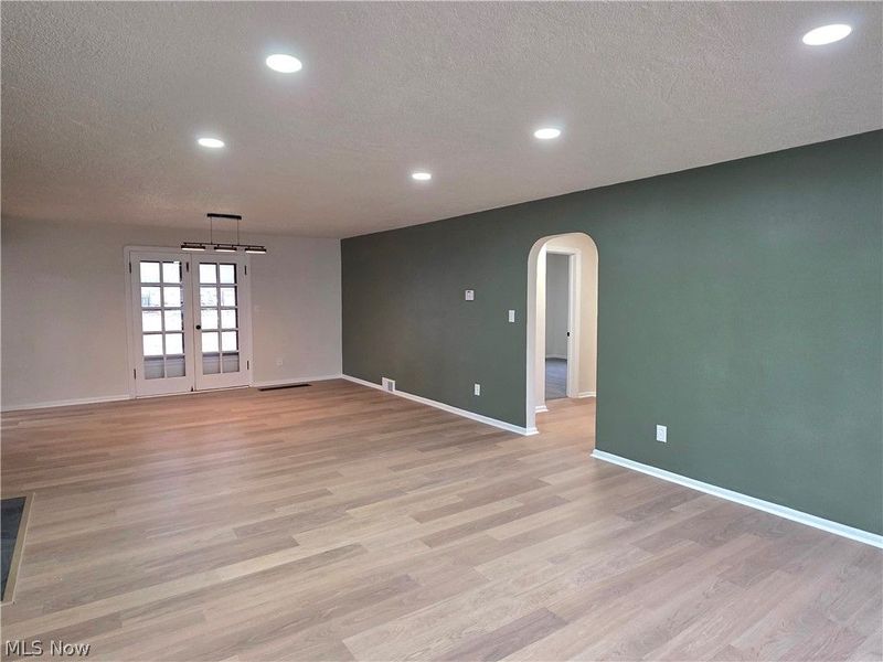 1324 Mapleview Drive, Seven Hills, OH 44131 Photo 6