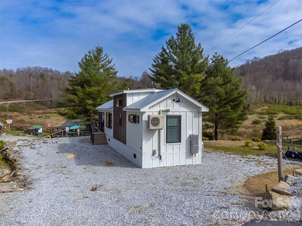 122 Mountain Breeze Ridge, Scaly Mountain, NC 28775