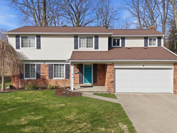 21467 Chestnut Lane, Farmington, MI 48336