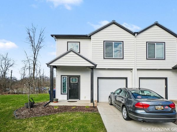 392 Harbor Town Court, Unit 4, Holland, MI 49423