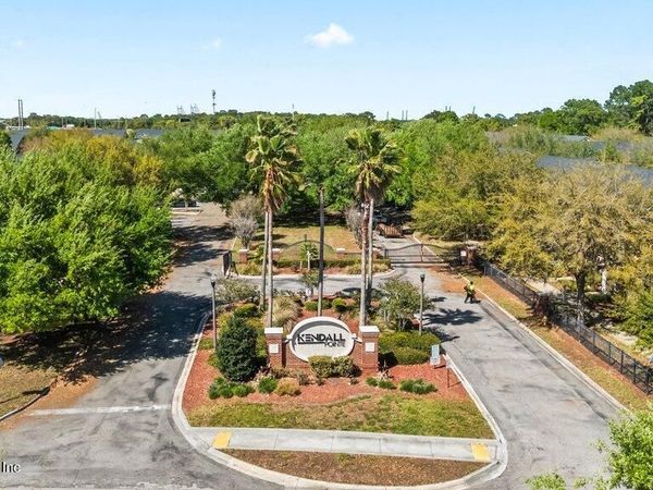 1523 FIELDVIEW Drive, Jacksonville, FL 32225