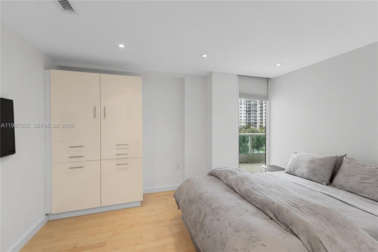 19955 NE 38th Ct , Unit 701, Aventura, FL 33180 Photo