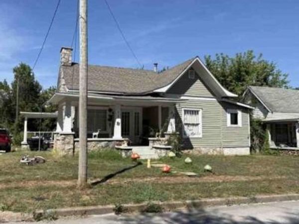 410 N High Street, Neosho, MO 64850
