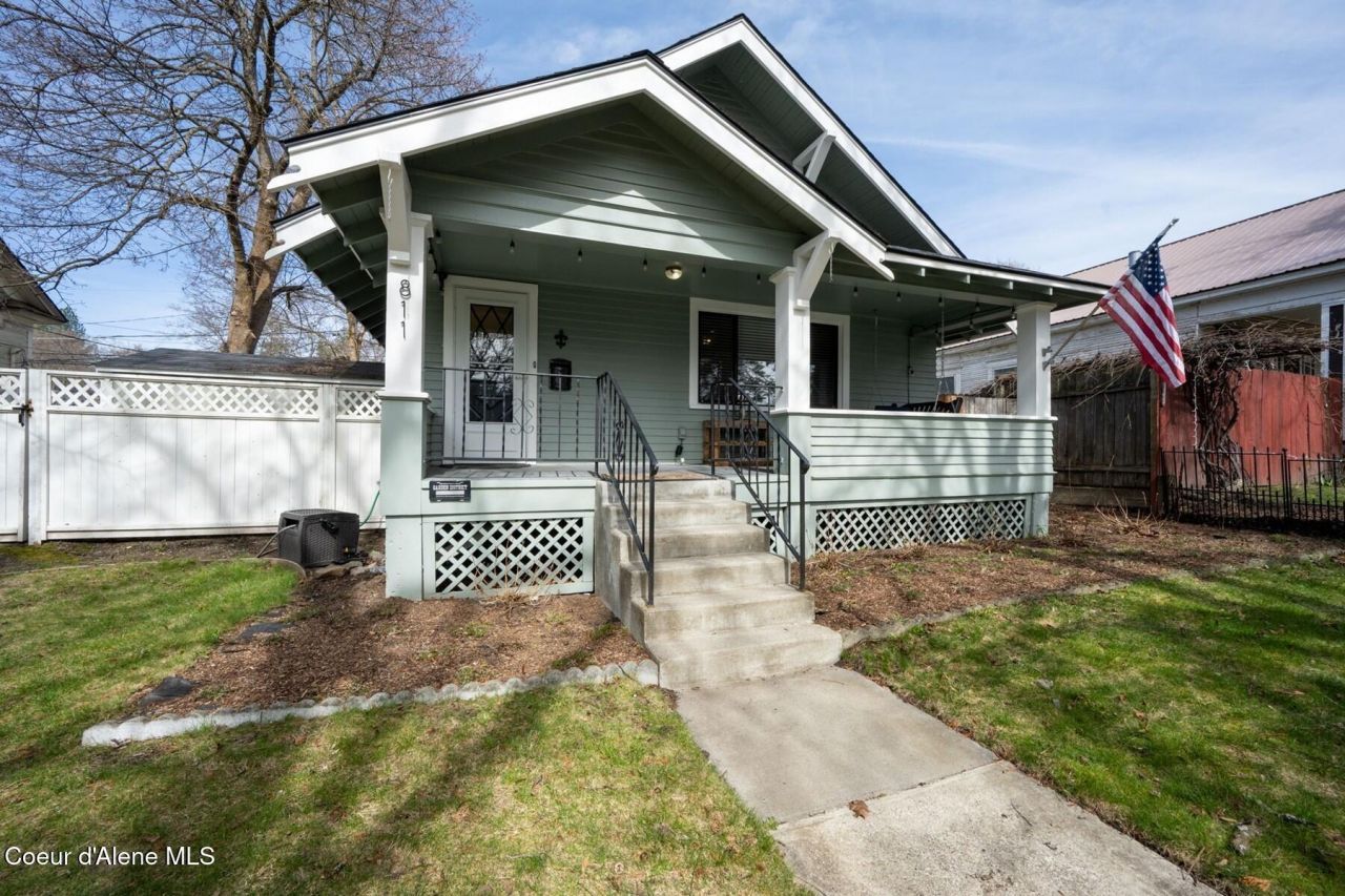 811 E Wallace Ave, Coeur d Alene, ID 83814 Main Photo