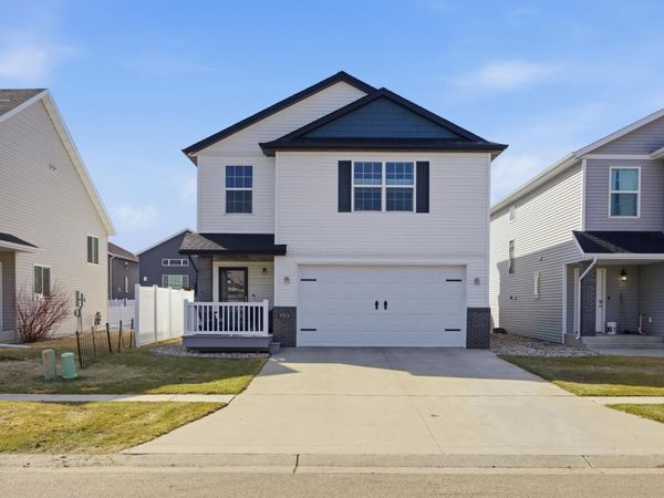 963 30th Avenue W, West Fargo, ND 58078