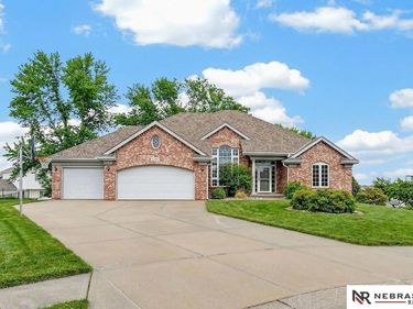 17806 Sawgrass Circle , Omaha, NE 68136
