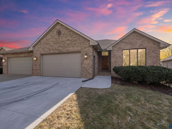 2505 S Big Timber Pl, Sioux Falls, SD 57105
