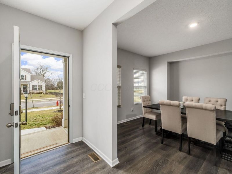 202 Deanscroft Drive, Pickerington, OH 43147 Photo 4