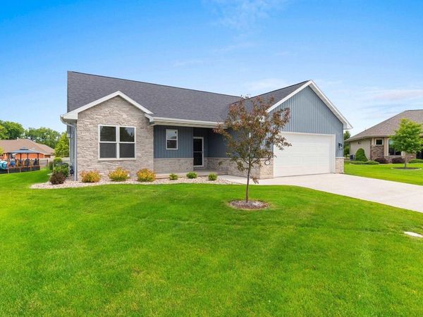 920 CLOVER COURT, Menasha, WI 54952