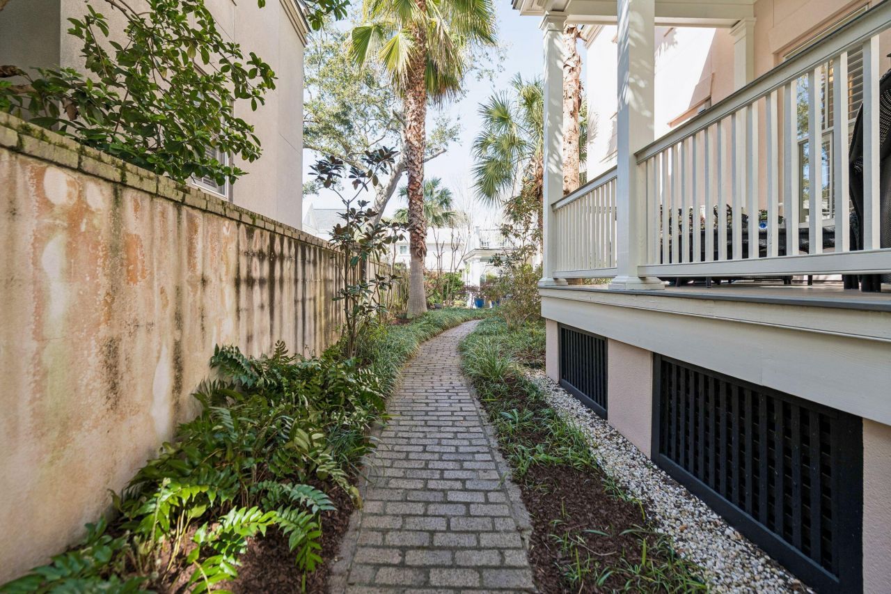 115 Civitas Street Photo 7