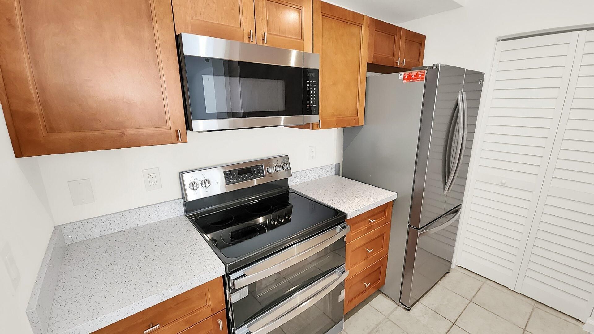 580 S Sapodilla Avenue, Unit 102, West Palm Beach, FL 33401 Photo