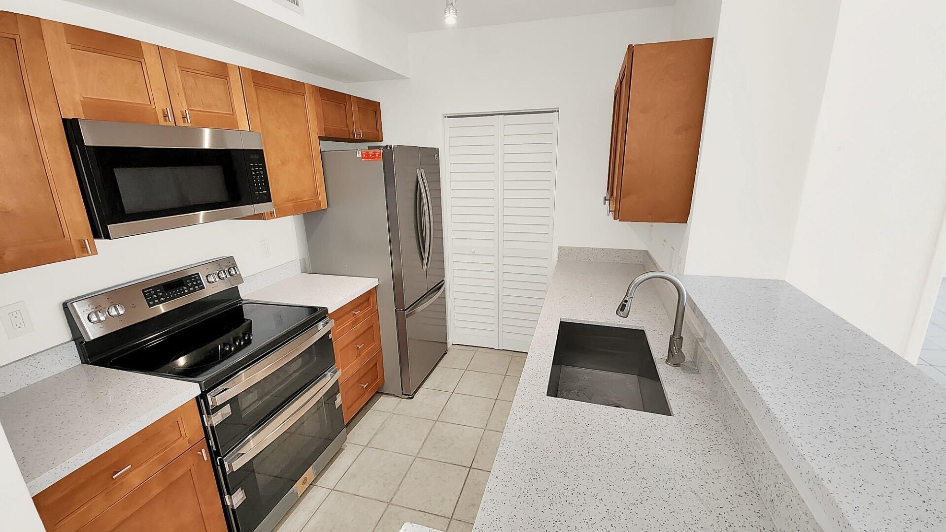 580 S Sapodilla Avenue, Unit 102, West Palm Beach, FL 33401 Photo