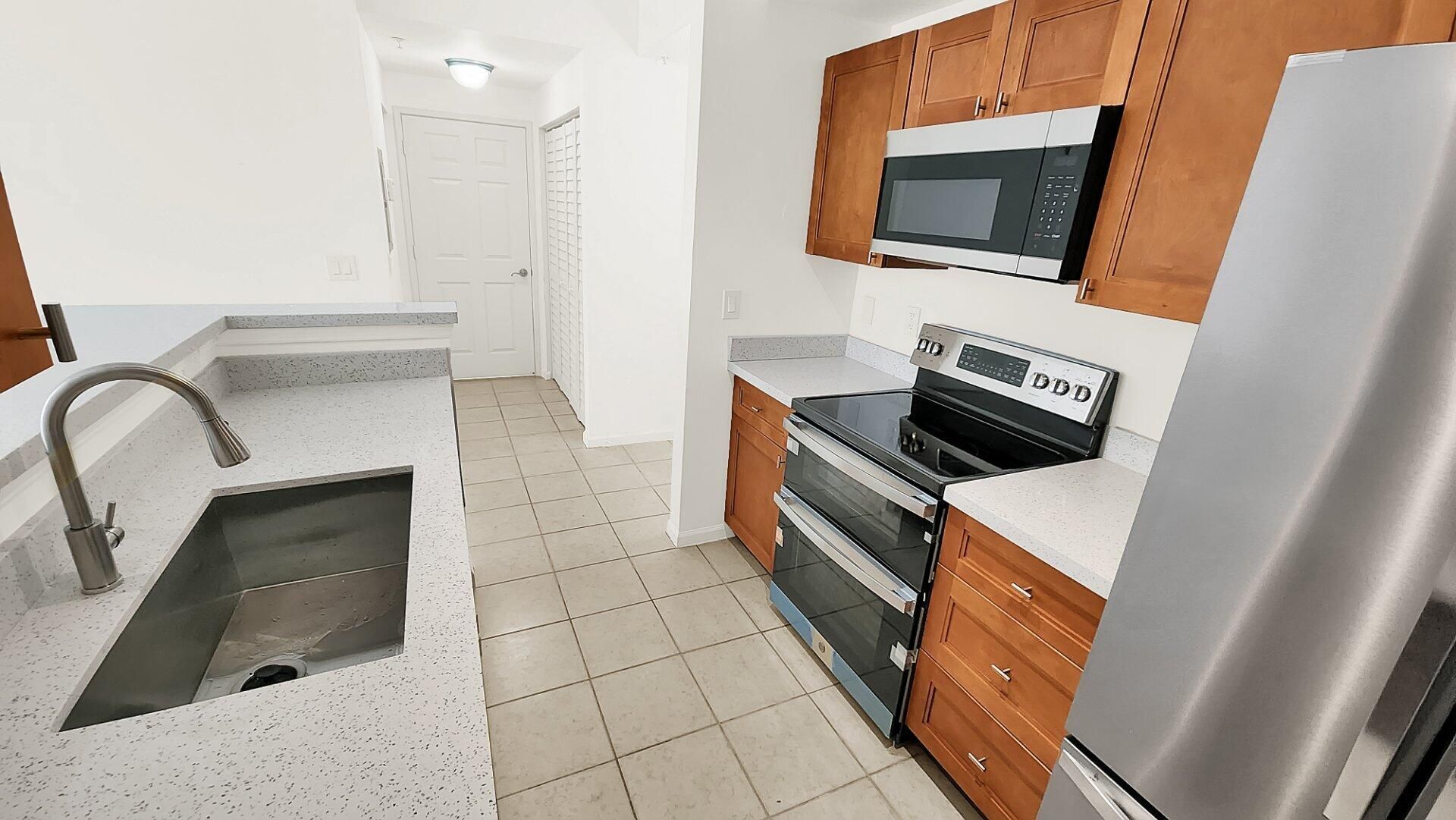 580 S Sapodilla Avenue, Unit 102, West Palm Beach, FL 33401 Photo