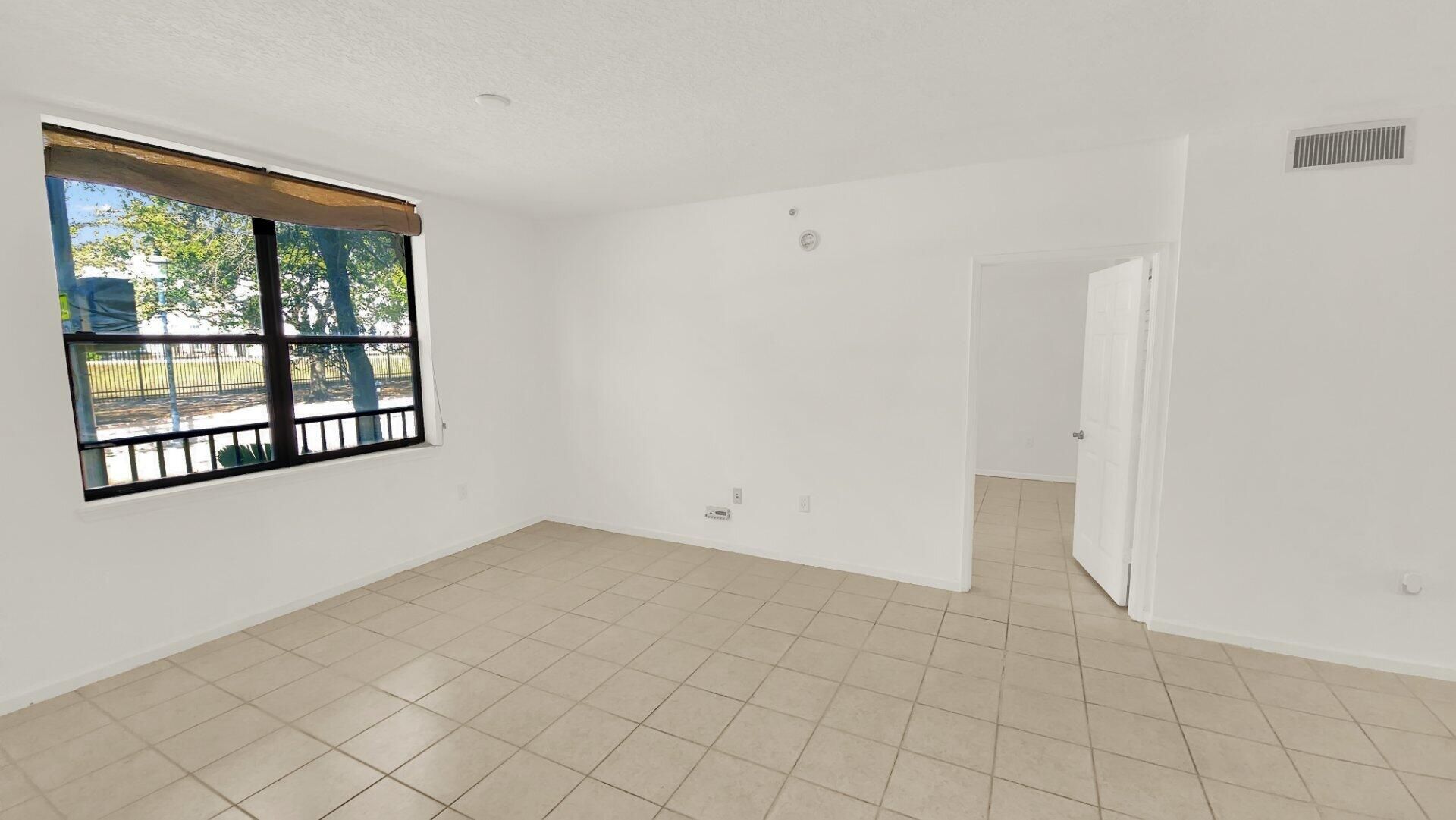 580 S Sapodilla Avenue, Unit 102, West Palm Beach, FL 33401 Photo