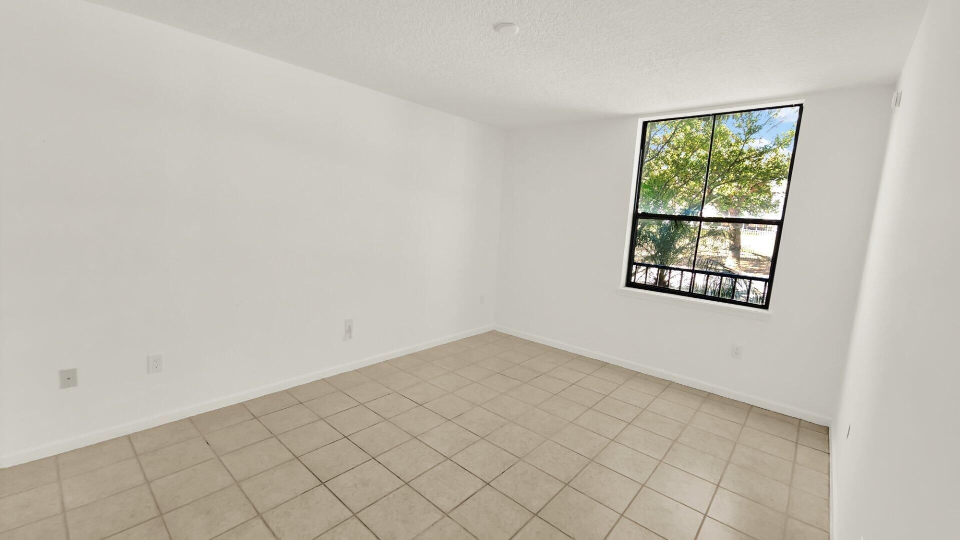 580 S Sapodilla Avenue, Unit 102, West Palm Beach, FL 33401 Photo