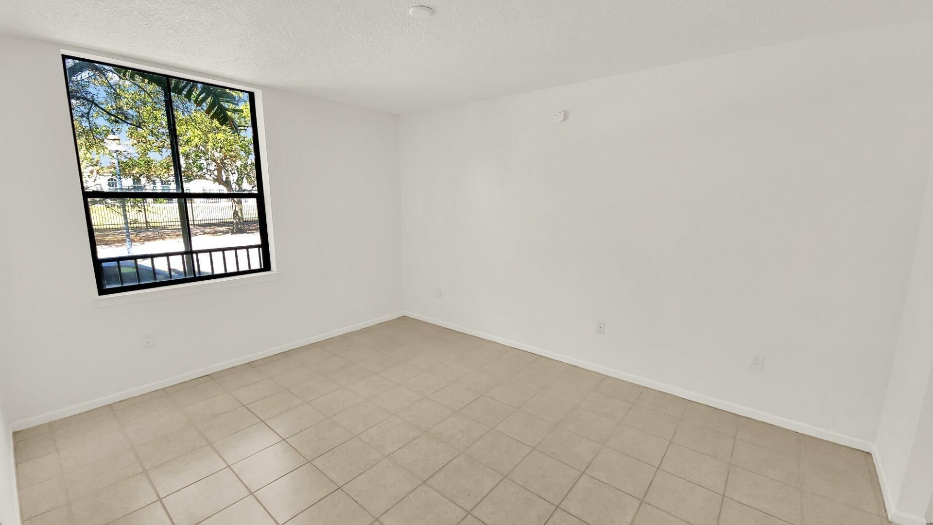 580 S Sapodilla Avenue, Unit 102, West Palm Beach, FL 33401 Photo