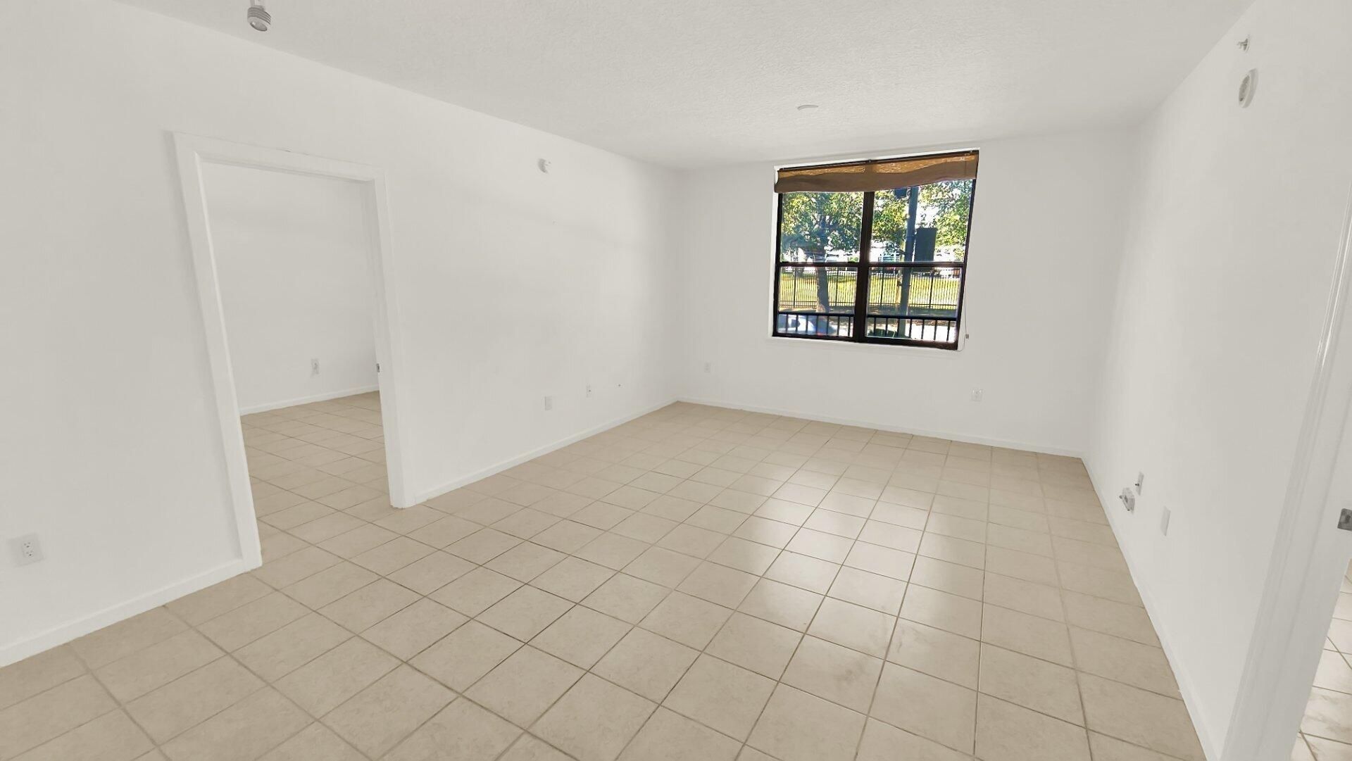 580 S Sapodilla Avenue, Unit 102, West Palm Beach, FL 33401 Photo