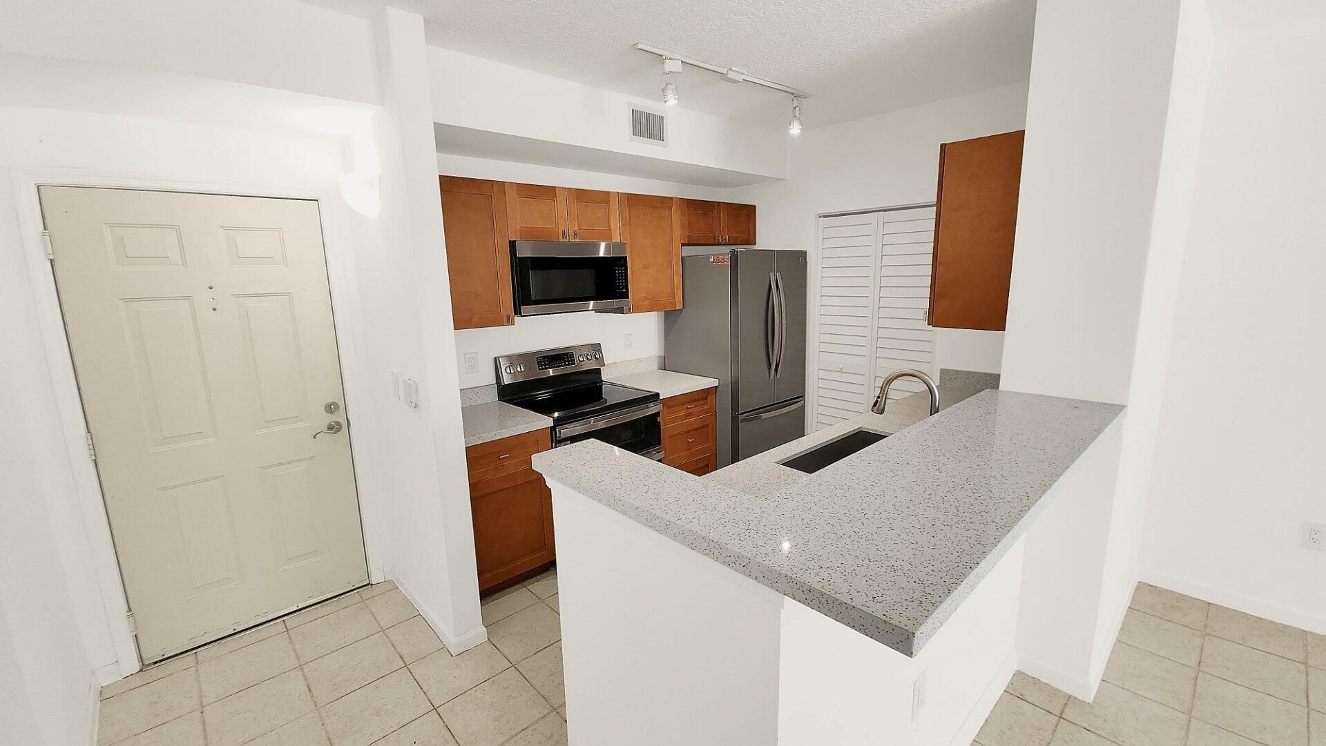 580 S Sapodilla Avenue, Unit 102, West Palm Beach, FL 33401 Photo