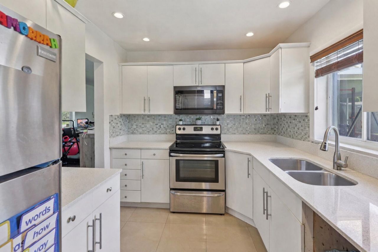 4688 NW 1st Street, Plantation, FL 33317 Photo