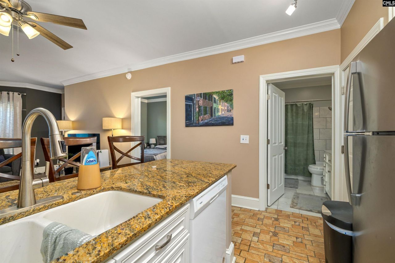 900 Taylor Street Photo 11