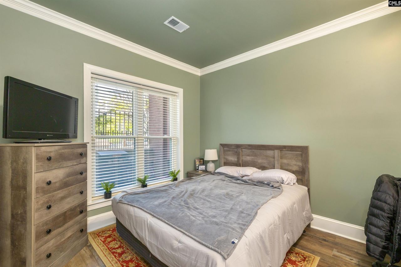 900 Taylor Street Photo 15