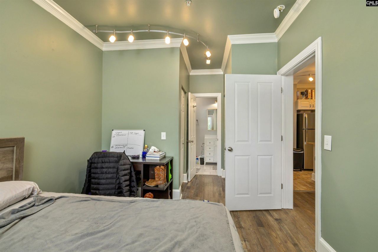 900 Taylor Street Photo 16