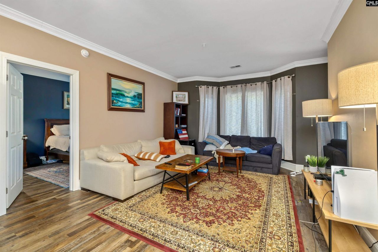 900 Taylor Street Photo 4