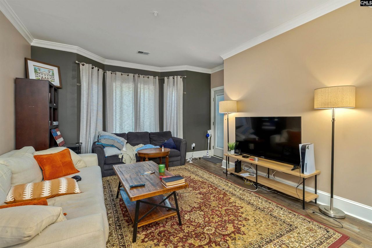 900 Taylor Street Photo 5