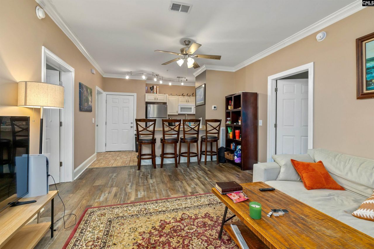 900 Taylor Street Photo 6