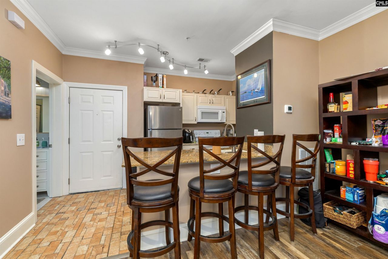 900 Taylor Street Photo 7