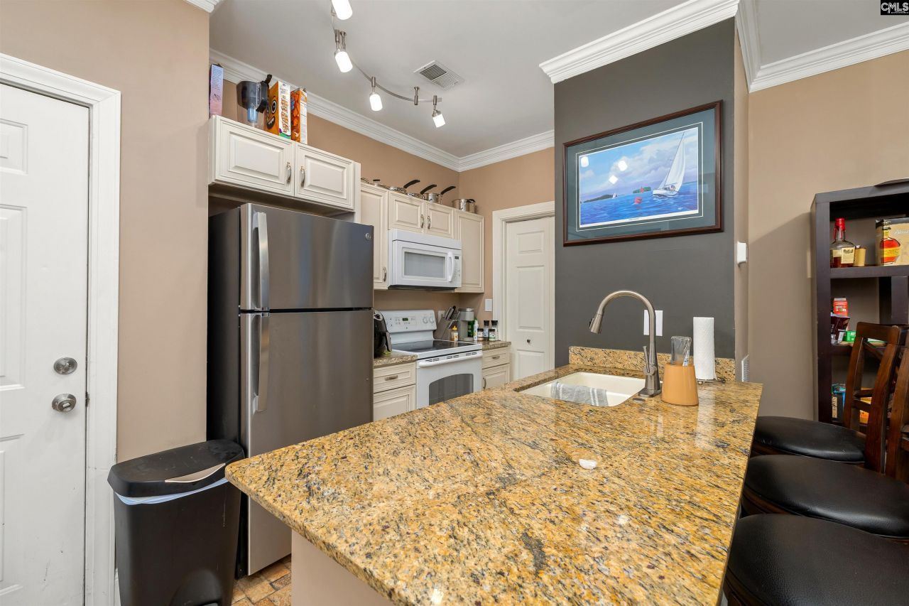 900 Taylor Street Photo 8