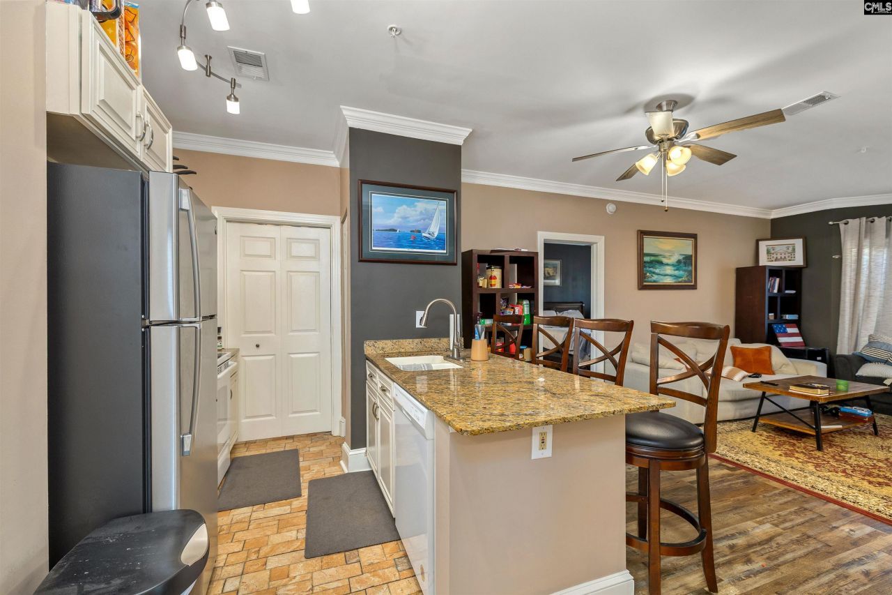 900 Taylor Street Photo 9