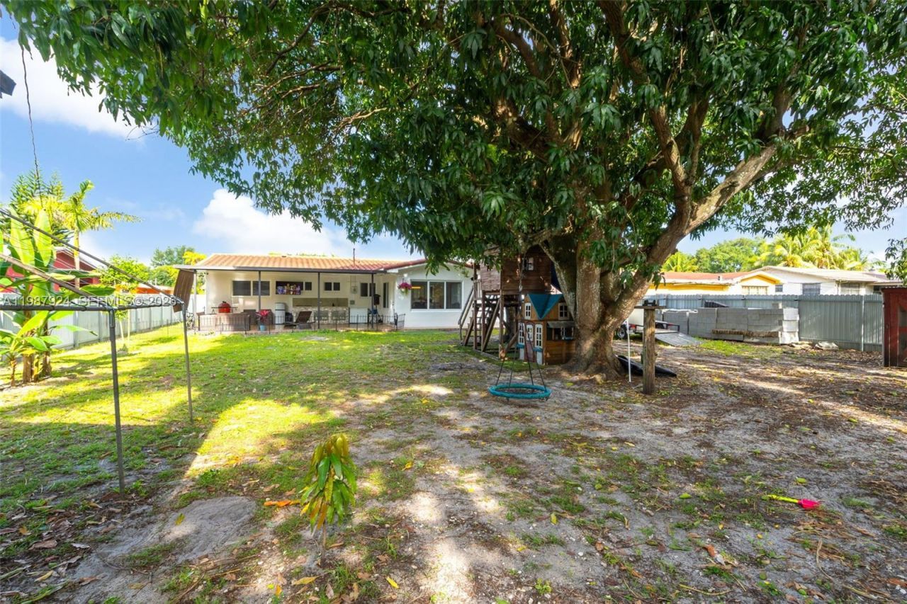 10747 NW 22nd Ct, Miami, FL 33167 Photo