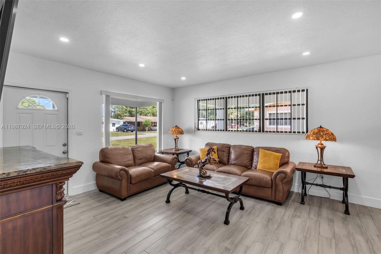 10747 NW 22nd Ct, Miami, FL 33167 Photo