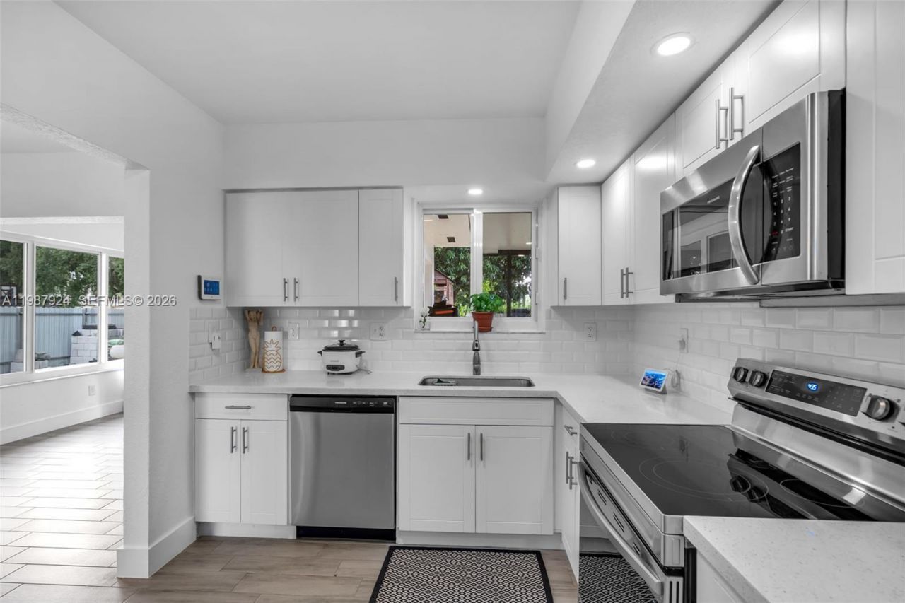 10747 NW 22nd Ct, Miami, FL 33167 Photo