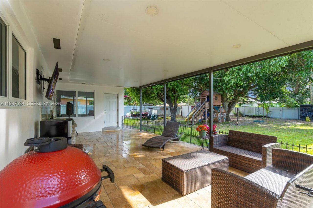 10747 NW 22nd Ct, Miami, FL 33167 Photo