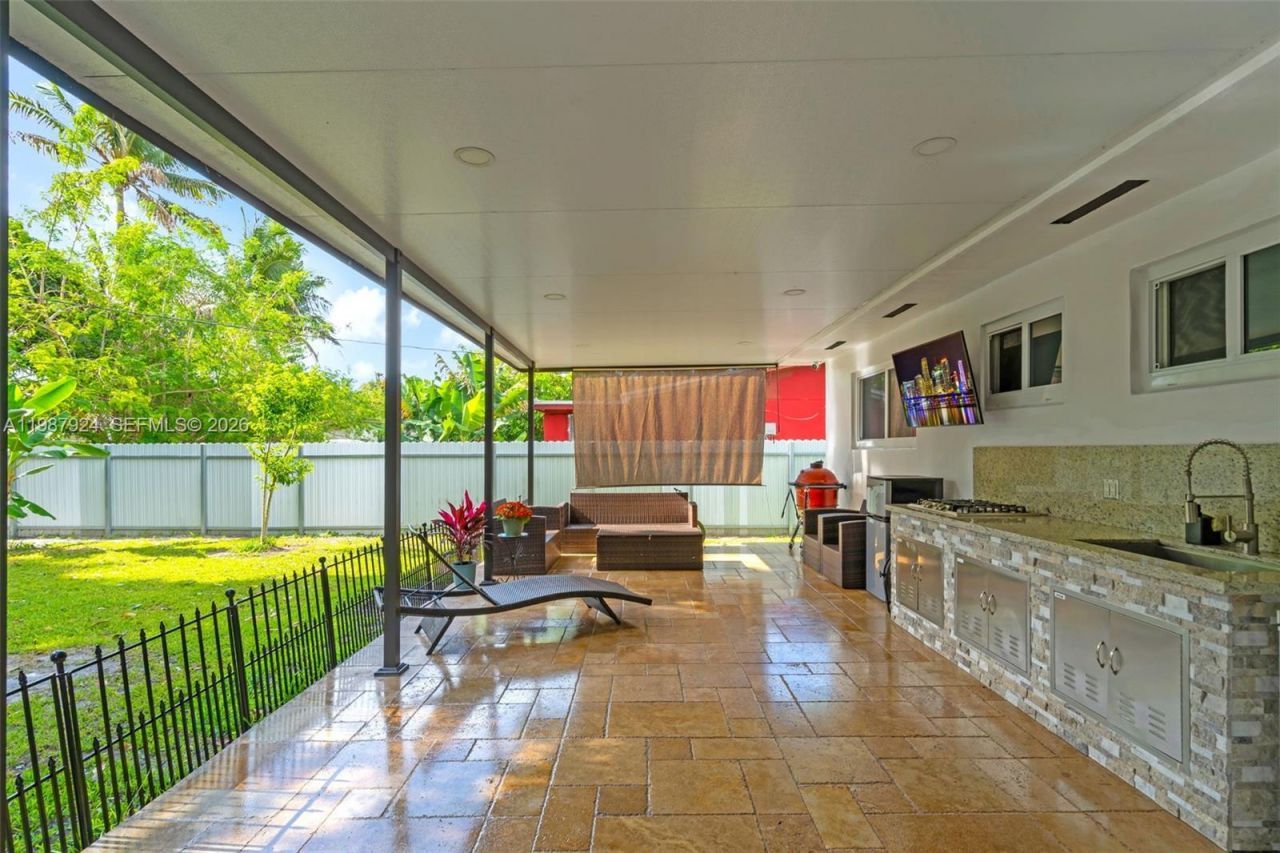 10747 NW 22nd Ct, Miami, FL 33167 Photo