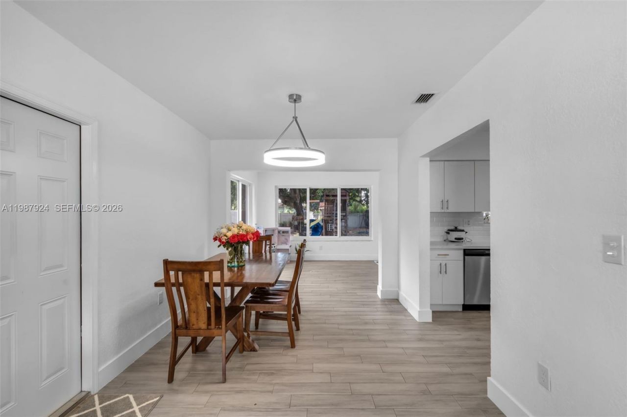 10747 NW 22nd Ct, Miami, FL 33167 Photo