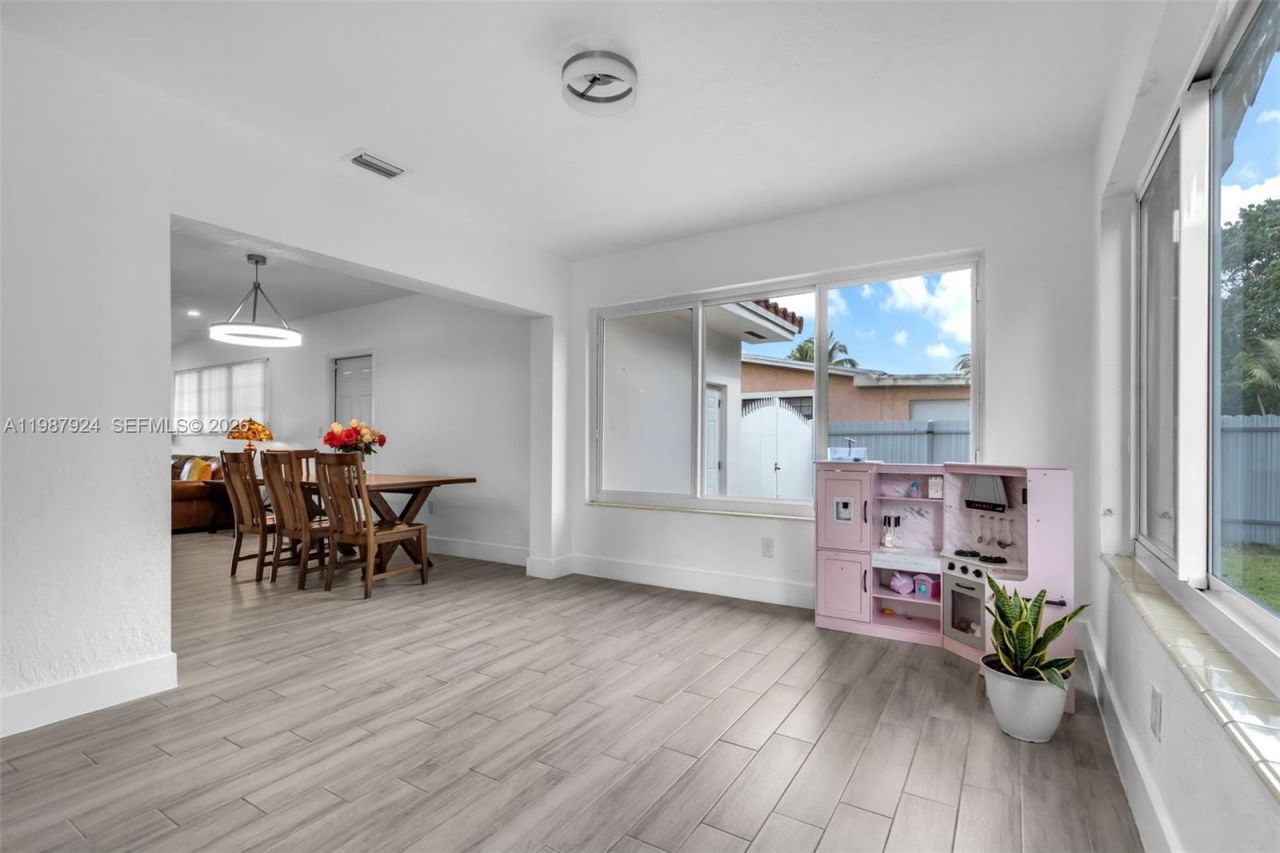 10747 NW 22nd Ct, Miami, FL 33167 Photo